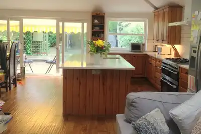 Image de 25Min à London Eye - Maison de jardin familial ensoleillée de 1300 pieds carrés - Zone sûre et vibrante