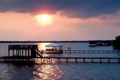 Image de Bay Tree Lake Waterfront Home près de White Lake Nc dort 12