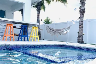 Image de 3 miles des plages de Jupiter. Duplex / maison d'hôtes entièrement meublé et neuf.