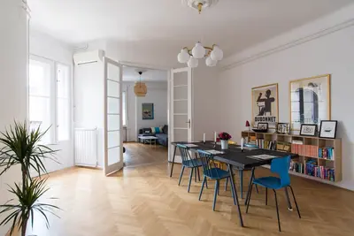 Image de Appartement Klauzal, 3 Br, 2 salles de bain, balcon français