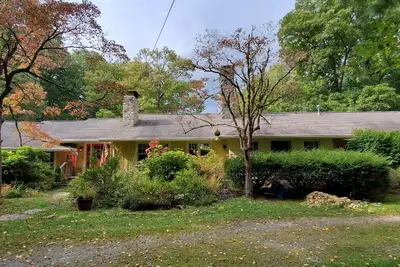 Image de \"Owl’s Nest\" lieu de repos reposant sur une colline orienté vers \"Sheepcliff\".