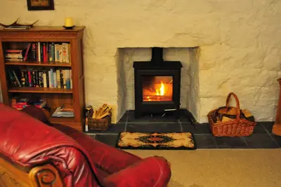 Maison en pierre confortable, traditiional à Glen Nevis avec poêle à bois.