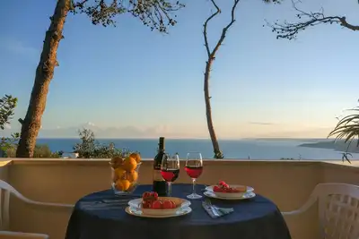 Image de Appartement avec Terrasse Vue sur la Mer
