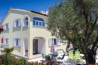 Image de Chalet de bien-être au bord de la mer, à 100m de la plage, familial et convivial