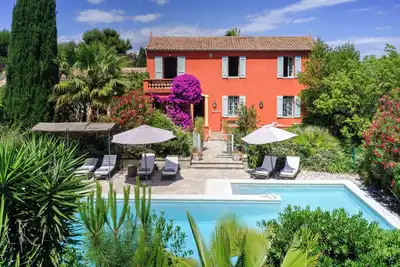 Image de Gr. villa familiale de 1880 à Antibes centre, grande piscine, proche de la mer