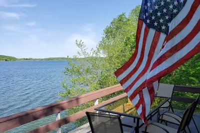 Image de Nouveau pour Vrbo! Escapade ultime sur le magnifique lac Stuart. 5 acres, très privé!