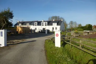 Image de 3 étoiles maison très ensoleillée en rdc jardin clos/wifi/parking privatif Ancv