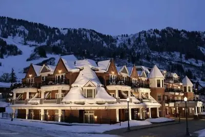 Image de 2 bedroom 5 star condo next to Gondola. Formerly Hyatt Grand Aspen