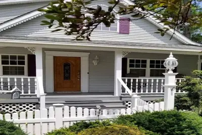 Image de Lac Érié 3bed \/ 2bath Colonial, près des plages, Cedar Point et Kalahari Resort!