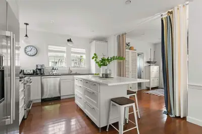 Image de Fusion Relaxation Et Sophistication au coeur d'un village historique.