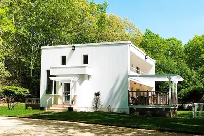 Image de Hamptons House - Maison 4 chambres + Cottage 4 chambres avec piscine