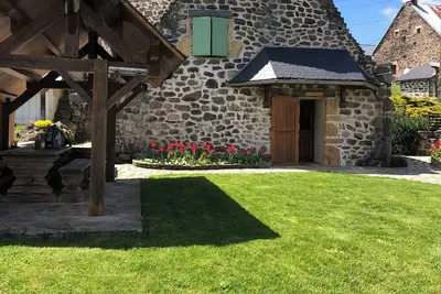 Image de Auvergne gite très cosy ambiance chalet cheminée vue à couper le souffle