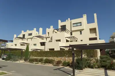 Image de Appartement bien aménagé au premier étage avec grande terrasse panoramique.