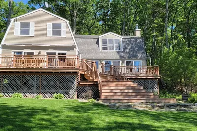 Image de Exposition Ouest Rattlesnake Island Home avec des vues à couper le souffle (bateau requis)