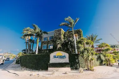 Image de Appartement 2 chambres de luxe moderne avec balcon. Fermer Pour Eagle Beach