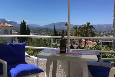 Albir Appartement dans maison avec piscine communautaire, balcon avec vue sur la montagne et la mer