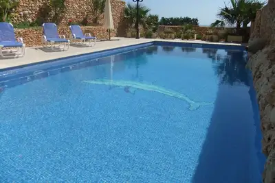 Image de Grande villa de 5 chambres entièrement climatisée avec vue. Transferts aéroport gratuits.