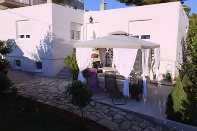 Image de Appartement moderne pour jusqu'à 7 personnes près de la plage
