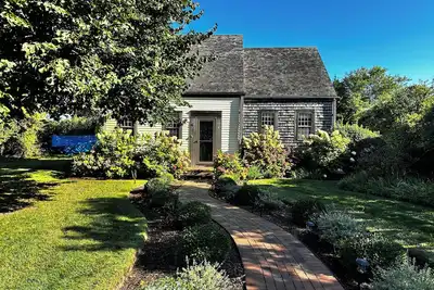 Image de Idéalement situé près de Miacomet Beach & Golf