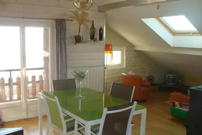 Image de Appartement lumineux tout confort, avec magnifique vue sur le lac et les pistes