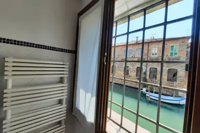Image de Spacieux, lumineux et parfaitement situé!