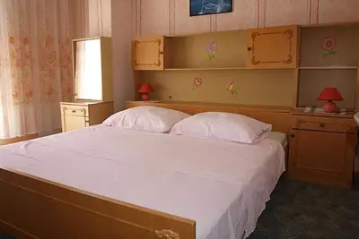 Image de Appartement de deux chambres avec le balcon et la vue sur le mer Lopar, Rab (A-16389-a)