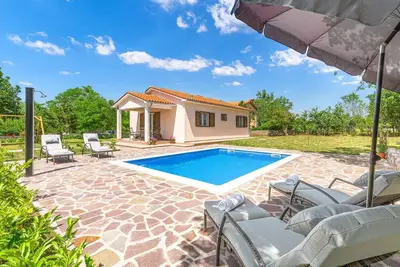 Image de Magnifique maison de 2 chambres à Trget