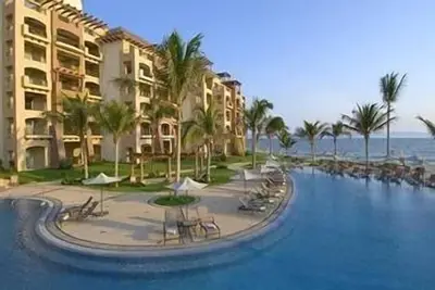 Image de 5 étoiles de luxe à l'Estancia 2br / 2. 5 Ba - Meilleur Resort à Nuevo