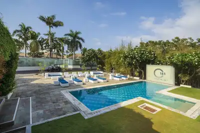 Image de Villa de luxe élégante de 8 chambres dans le premier emplacement de Seminyak