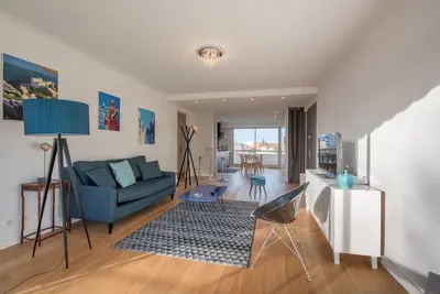 Image de Magnificent 1st line apartment. 50 m from the beach. Ideal location. Private parking.