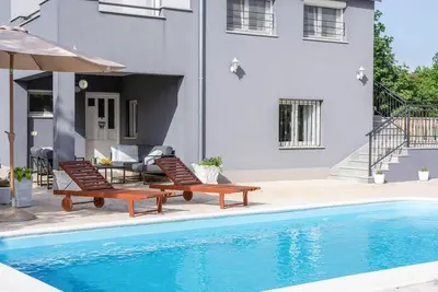 Image de Superbe maison à Turjaci avec WiFi