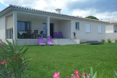 Image de grande villa tout confort avec jardin 400m Mer