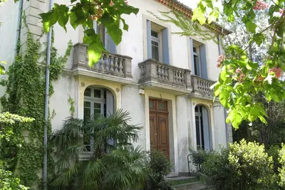 Image de Maison de CARACTÈRE avec Piscine dans un Village Authentique, Proche de la Mer