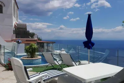 Image de Appartement avec piscine privée et vue magnifique sur la mer