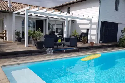 Image de Maison Bois A La Campagne, Au Pied De La Montagne, A Vol D'Oiseau Des Plages.