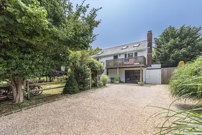 Image de Ditch Plains Retreat, Surfer's Paradise, à pied de la plage, pour toute la famille