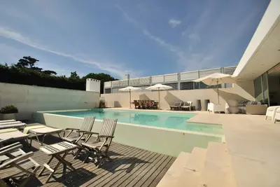 Image de Près d'Aveiro et de Porto - Luxury Waterfront Villa Walking Distance to Everything