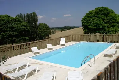 Image de Ferme en pierre avec piscine sur 20ha de prairies et bois