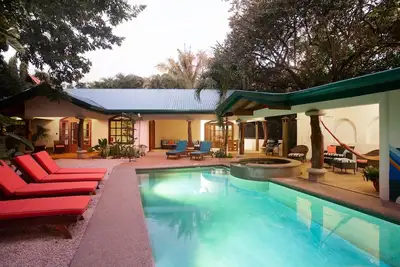 Image de Maison 4-Br à côté de la plage à Playa Guiones