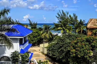 Image de Rez De Chaussee Avec Terrasse, Belle Piscine, A Deux Pas De La Plage Et De La 5e Avenue