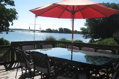 Image de Waterfront Cottage avec de belles vues! Apportez votre kayak!