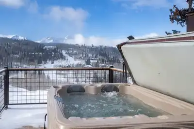 Image de 5 chambres bain à remous avec une vue!