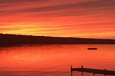 Image de Peaceful Finger Lakes Cottage avec ruisseau, bois et plage de niveau