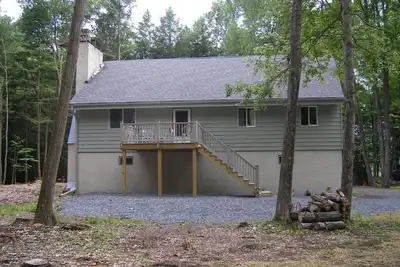 Image de Herbies Hideaway Une escapade unique à seulement 4 miles du parc d'État de Rickett's Glen.