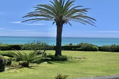Image de Villa Charme Villa, au 1er étage, en bord de mer, avec vue sur la plage de sable fin.