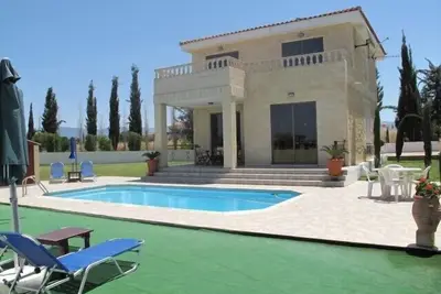 Image de Villa de luxe avec piscine et de superbes vues sur la mer et le couchant