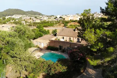 Image de La finca familiale populaire avec quatre appartements séparés.