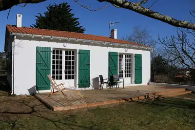 Villa au calme sur 1300 m² en bordure de foret à 1200 m d'une plage sauvage