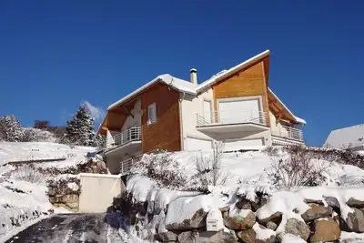 Image de Vue exceptionnelle sur le lac, le plan d'eau et les montagnes