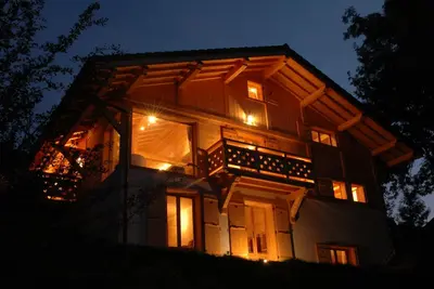 Image de Grand Chalet Pied des Pistes : 7 Chambres, Spa, Sauna, Salle Fitness 16/18 pers.
